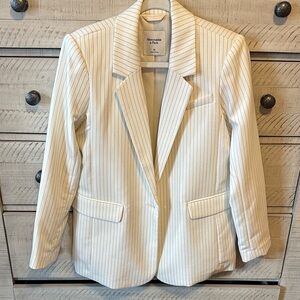 Abercrombie & Fitch Women's White/Cream Pinstripe Blazer